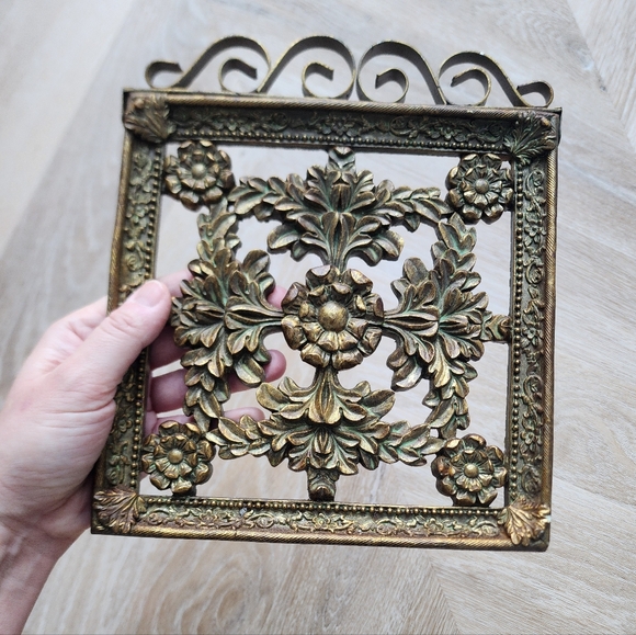 Beautiful Antique Ornate Gold / Green Plaster Wall Decor - Picture 8 of 10